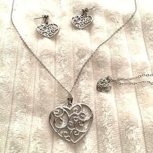 Yves Rocher necklace set